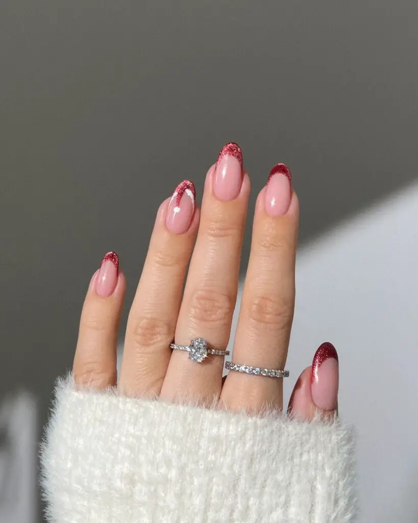 Unhas de Natal com tema papai noel